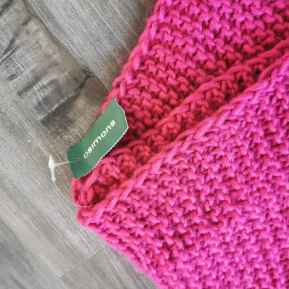 Pink Simon's scarf - Picture 2 of 3